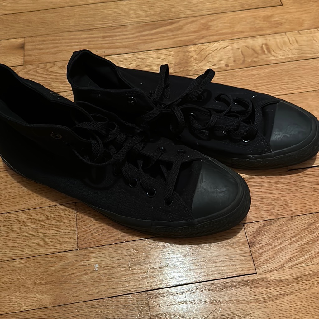 Black  Black Converse